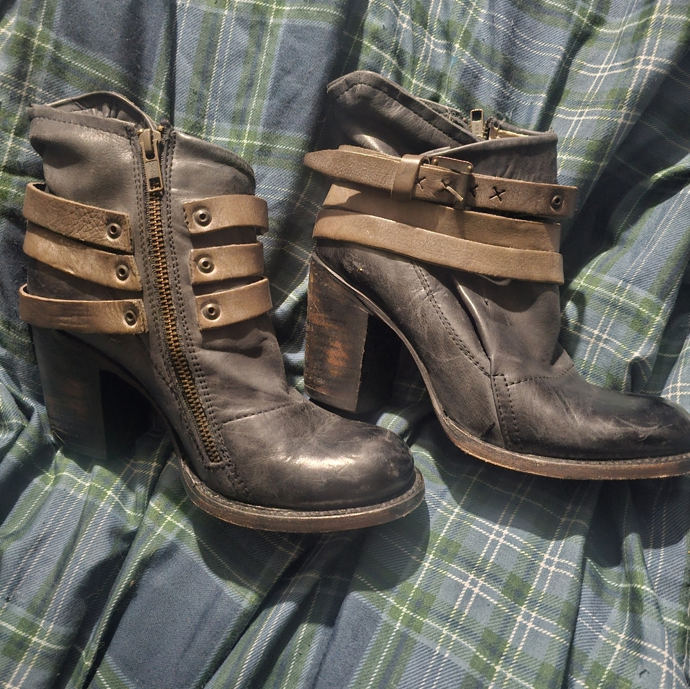 Freebird by Steven size 7 blaze booties